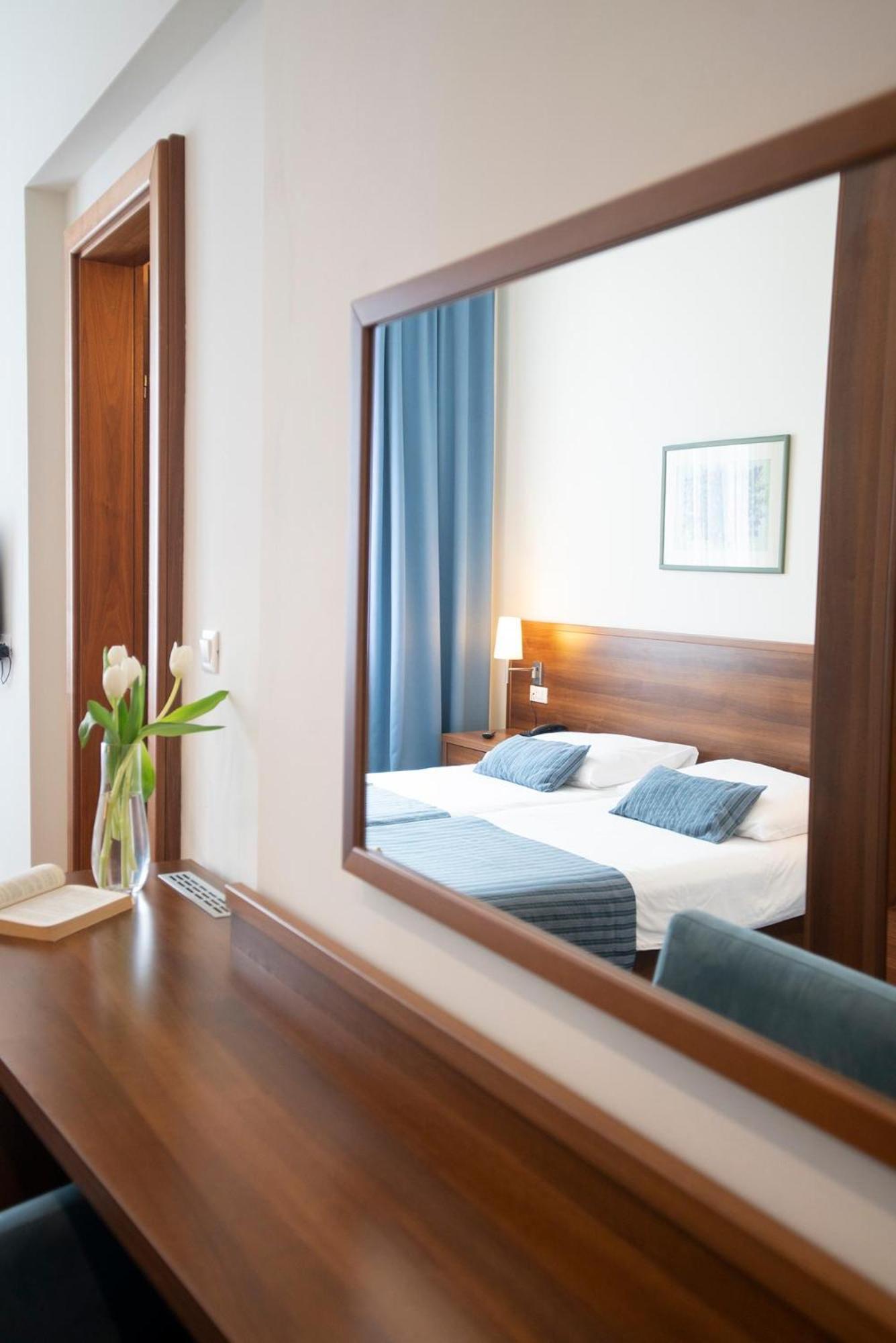 Aminess Vival Velaris Resort ซูเปตาร์ ภายนอก รูปภาพ