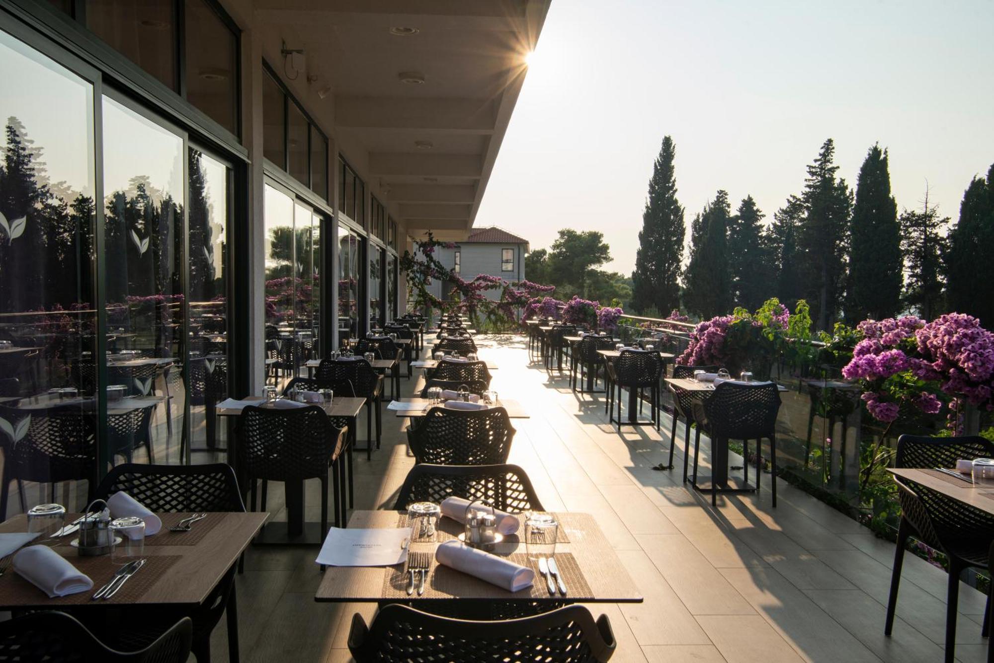 Aminess Vival Velaris Resort ซูเปตาร์ ภายนอก รูปภาพ