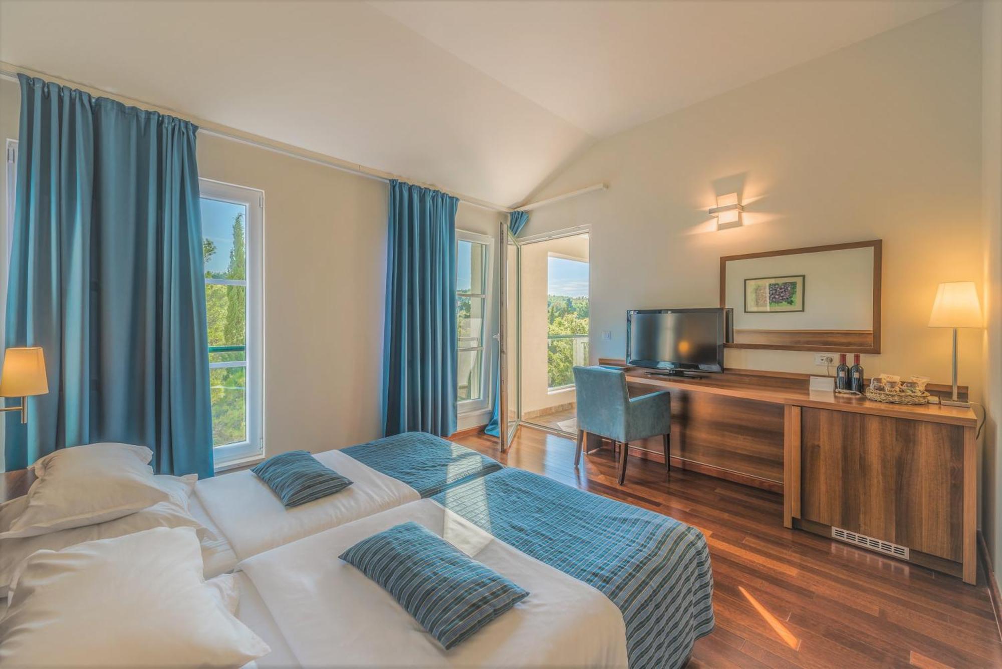 Aminess Vival Velaris Resort ซูเปตาร์ ภายนอก รูปภาพ