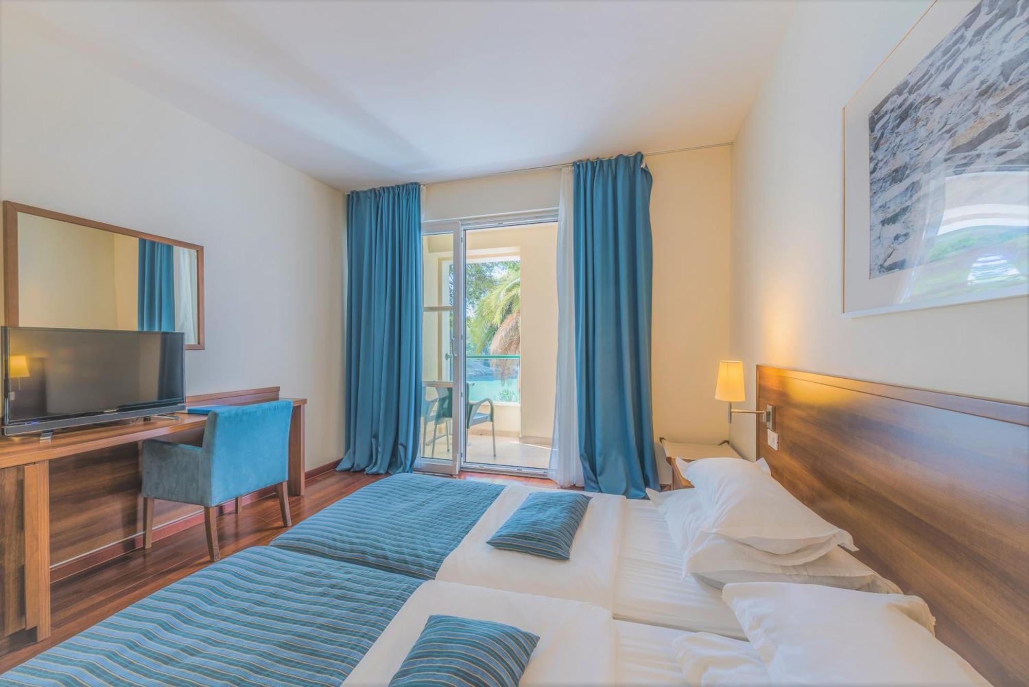 Aminess Vival Velaris Resort ซูเปตาร์ ภายนอก รูปภาพ